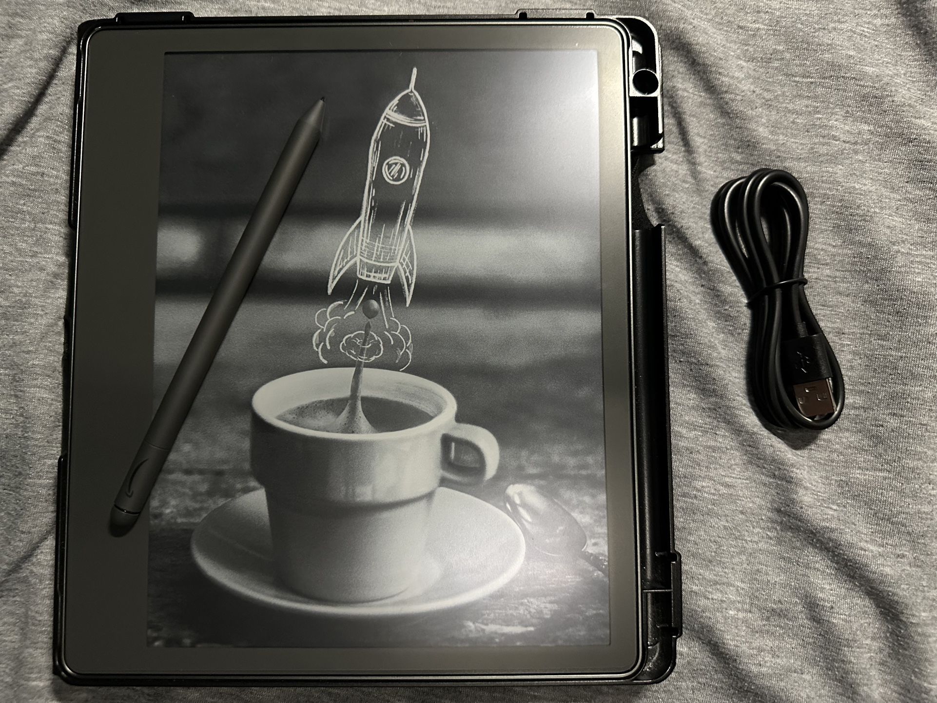 Kindle Scribe – 32GB – Premium Pen – Folio Stand Case – Excellent Condition