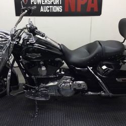 2014 HARLEY-DAVIDSON FLHR ROAD KING (Like New! Less than 2,700 actual miles!)