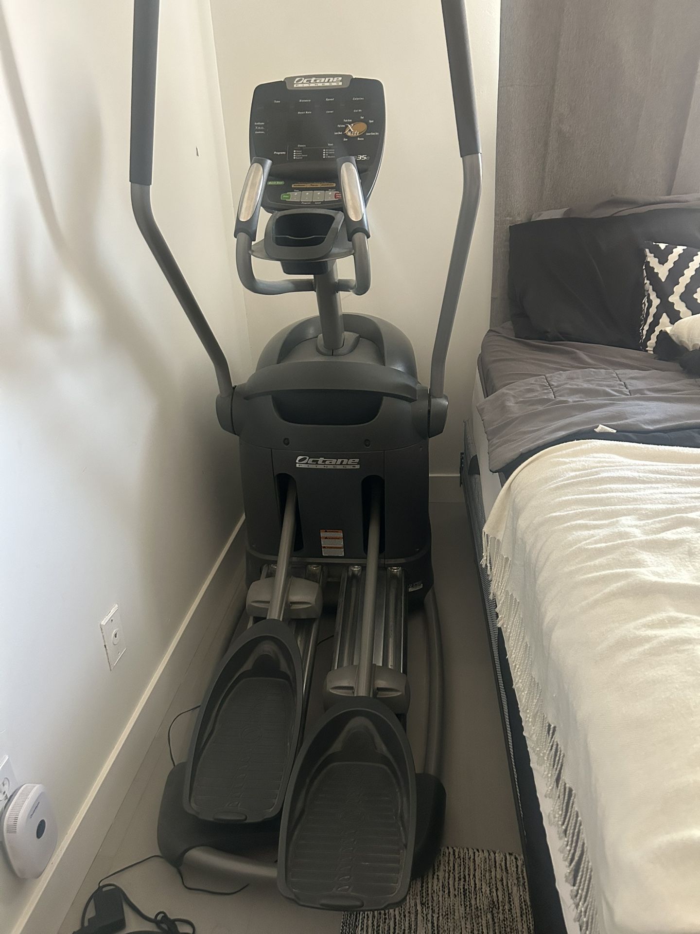Octane Fitness Q37E Elliptical Cross-Trainer