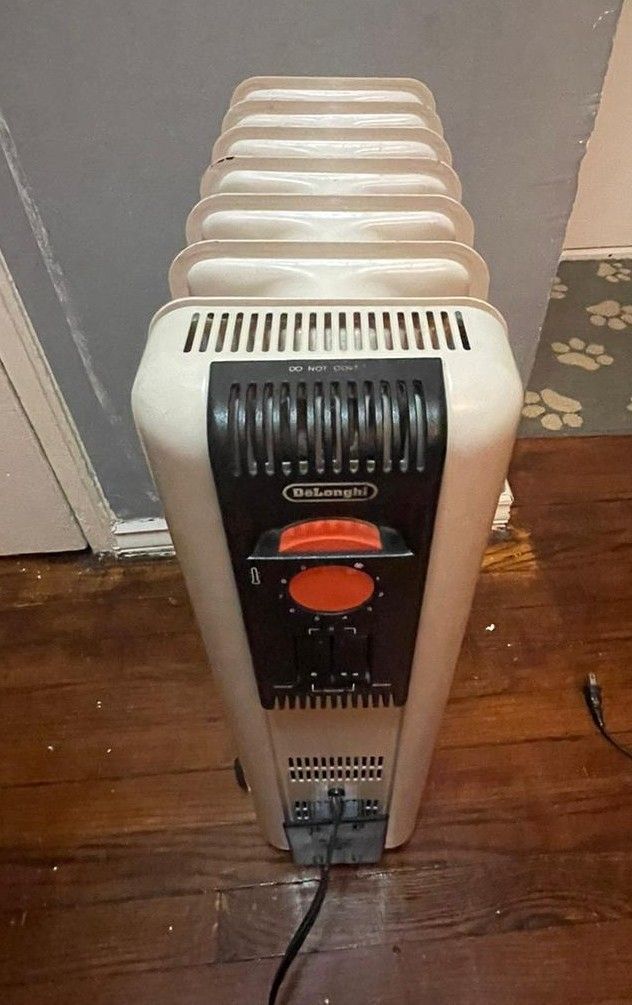 De'Longhi Portable Oil Filled Electric Radiator for Sale in Queens, NY -  OfferUp