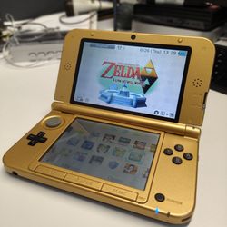 Nintendo 3DS XL - Gold 'A Link between Worlds' Edition