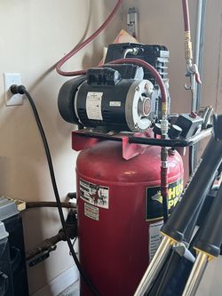 Husky Pro Portable Air Compressor 30 Gallon 2.0 HP 135 PSI Model