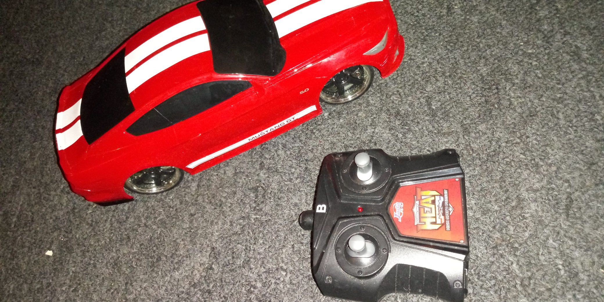Remote control red mustang GT rechargeable