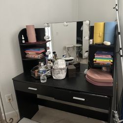 Vanity And Makeup Everything Like New 