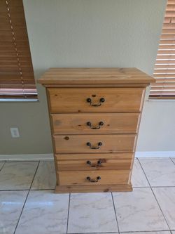 Wood 5 drawer Dresser
