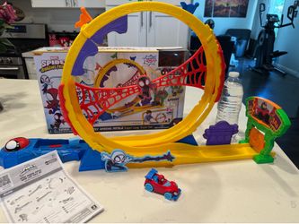 Spidey and his amazing friends loop track toy.