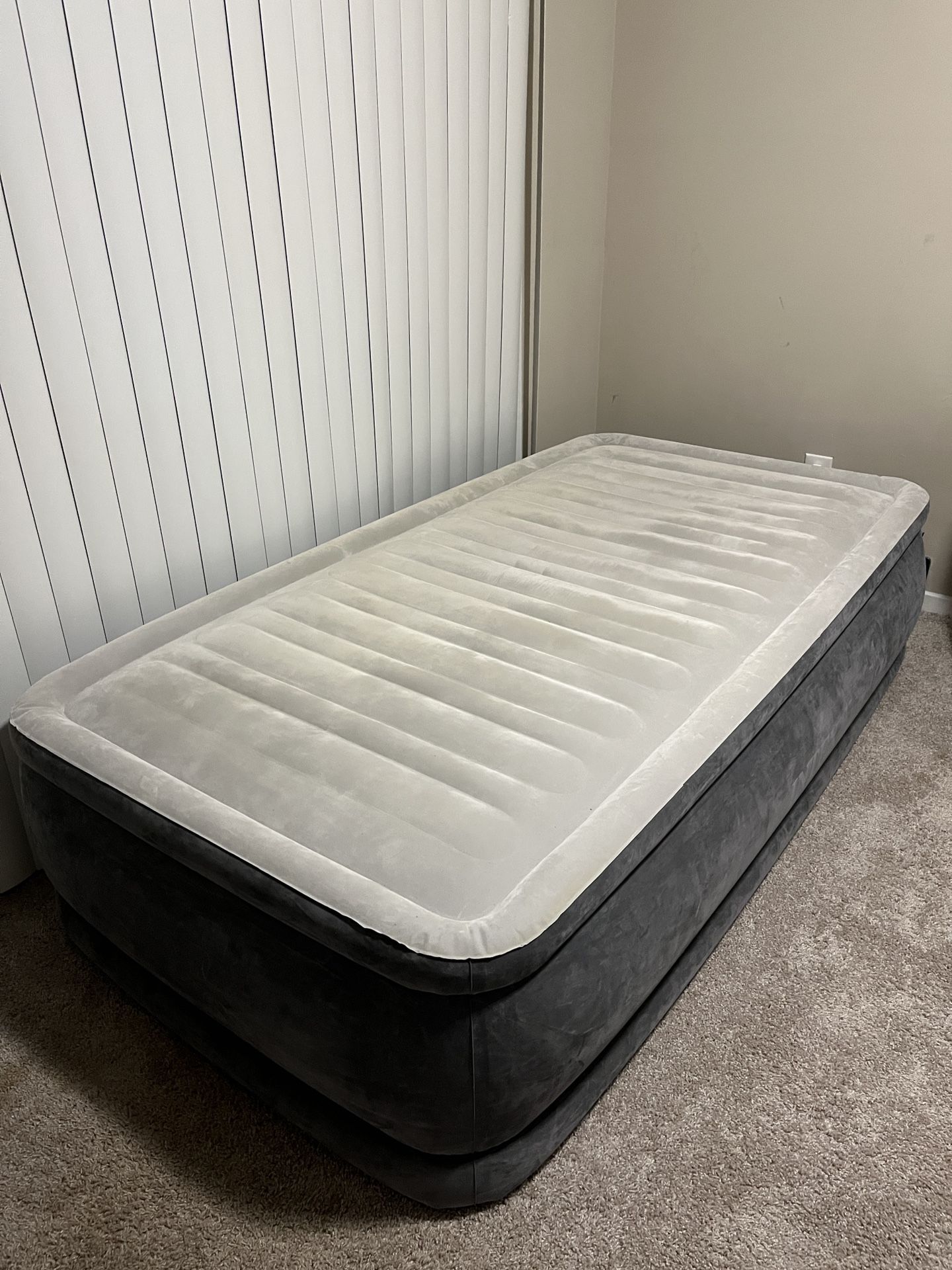 Intex Dura Beam Comfort Plus Airbed Mattress Twin Size (Intertek 3077995) - with Built In Pump