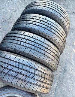 205 55 16 Michelín I'm selling this set of tires with 80% life left on all 4