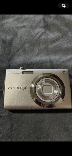 Nikon COOLPIX S4000 12.0MP Digital Camera Silver