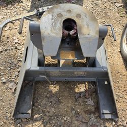 B & W Companion 5th Wheel Hitch