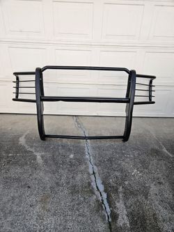 2014-2017 chevrolet silverado 1500.. brush guard, doesn't have a bracket and bolts, scratches 