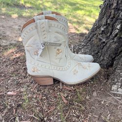 Dingo Women’s Size 7.5 Boots NEW 