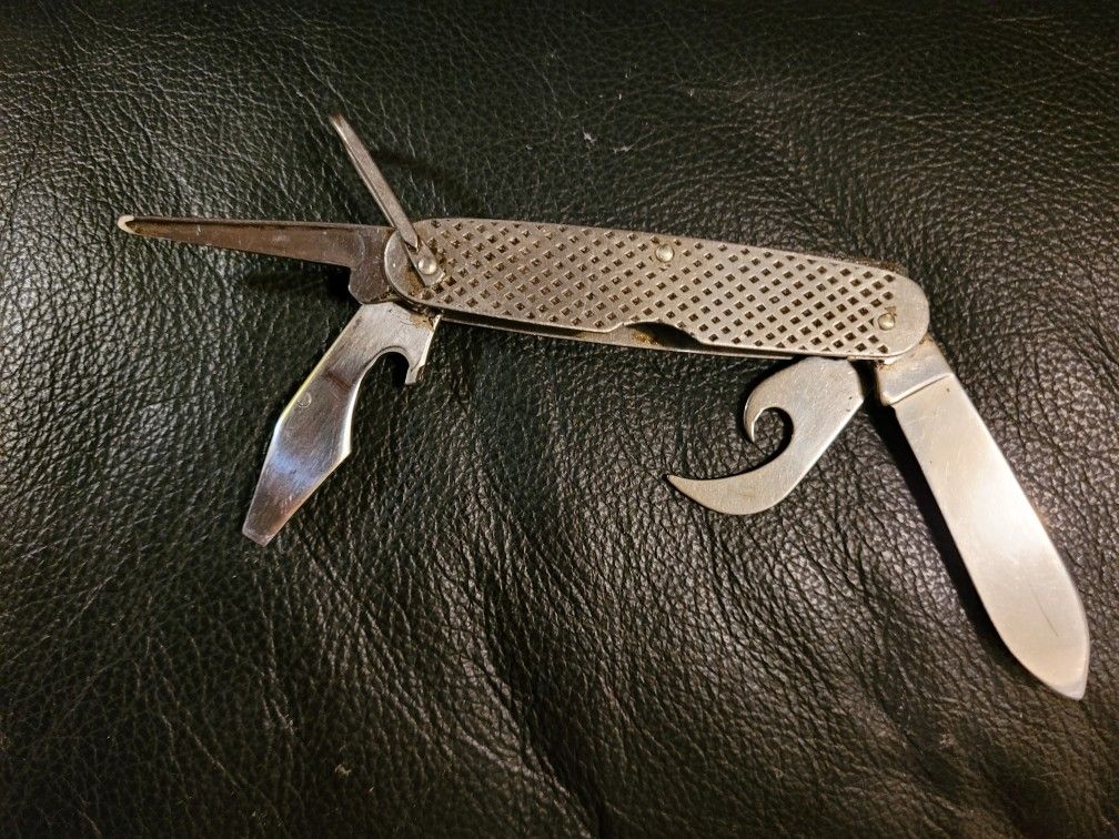 U.S. MILITARY ISSUED POCKET KNIFE