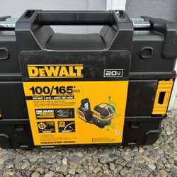 Brand New - DEWALT 20V/12V MAX Laser Level, 2 Spot Laser and Cross Line Laser, Green, Bare Tool Only (DCLE34220GB