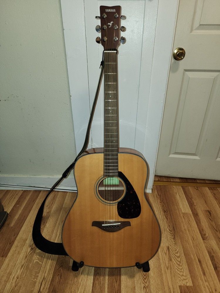 Yamaha FG800 Acoustic Guitar (Excellent Condition) + Soft Travel Case + Accessories - COMPLETE STARTER SET FOR BEGINNERS