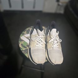 Adidas Ultra Boost 2019
Panda Men's Size 10 Great Condition 