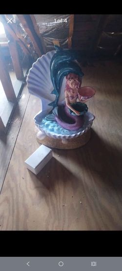 Brand new mermaid water fountain with the pump never been used all sales are final