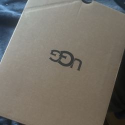 LOWMEL WOMENS UGGS SIZE 8 BRAND NEW