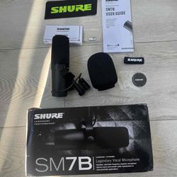 Shure SM7B Cardioid Dynamic Vocal Microphone Kit