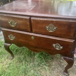 Dresser.  AS. is.    