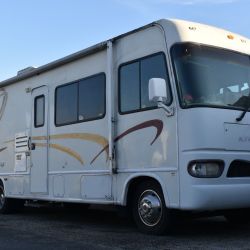 2005 Four Winds Hurricane RV 30' Ford V10 Triton