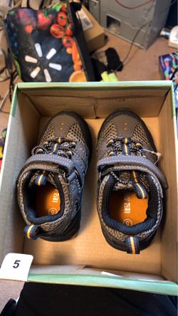Brand new kid’s size 5