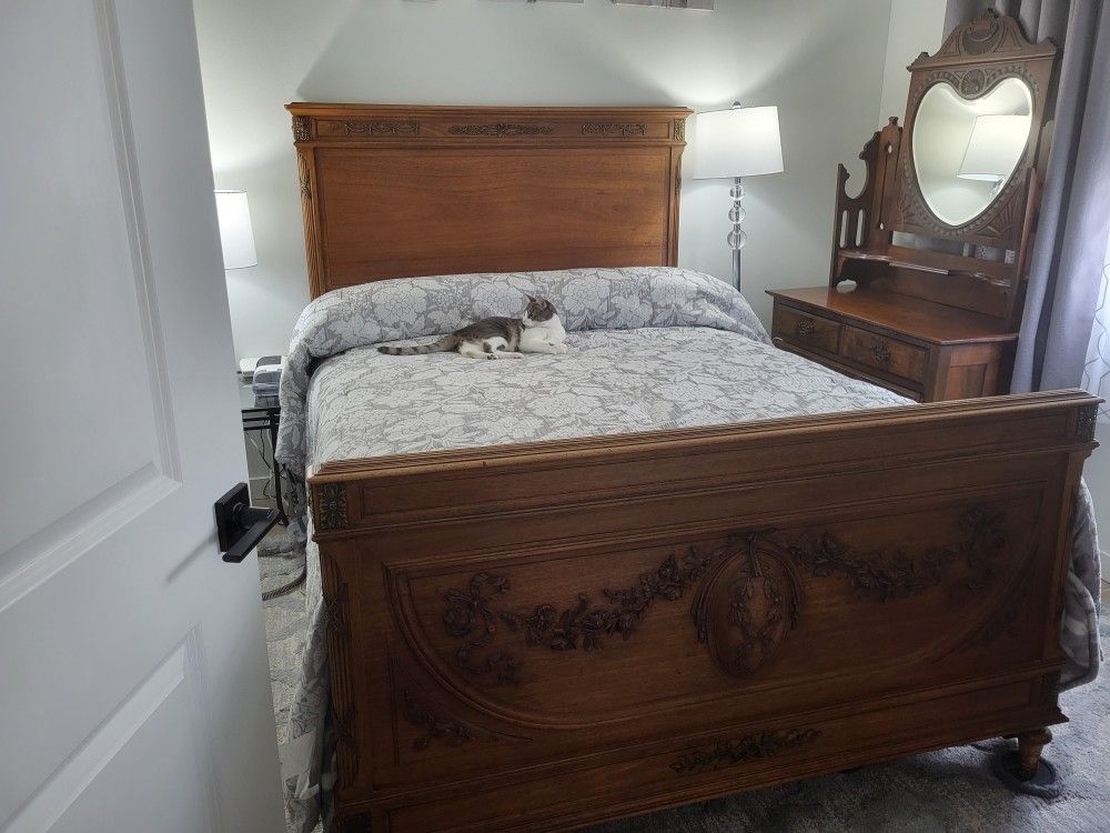 Antique Queen Heading Footboard