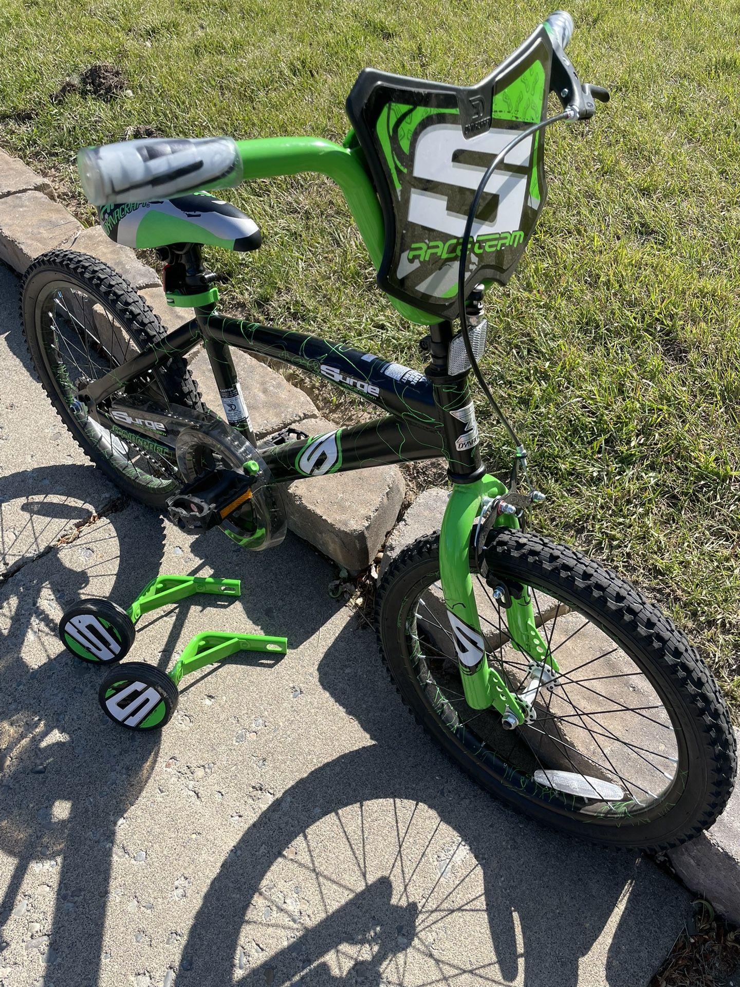 Surge 18” Bike With Training Wheels