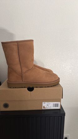 Ugg classic short women’s size 7
