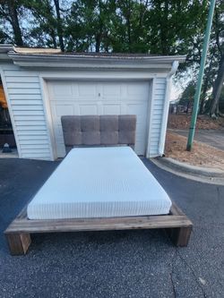 Quen bed and clean mattress