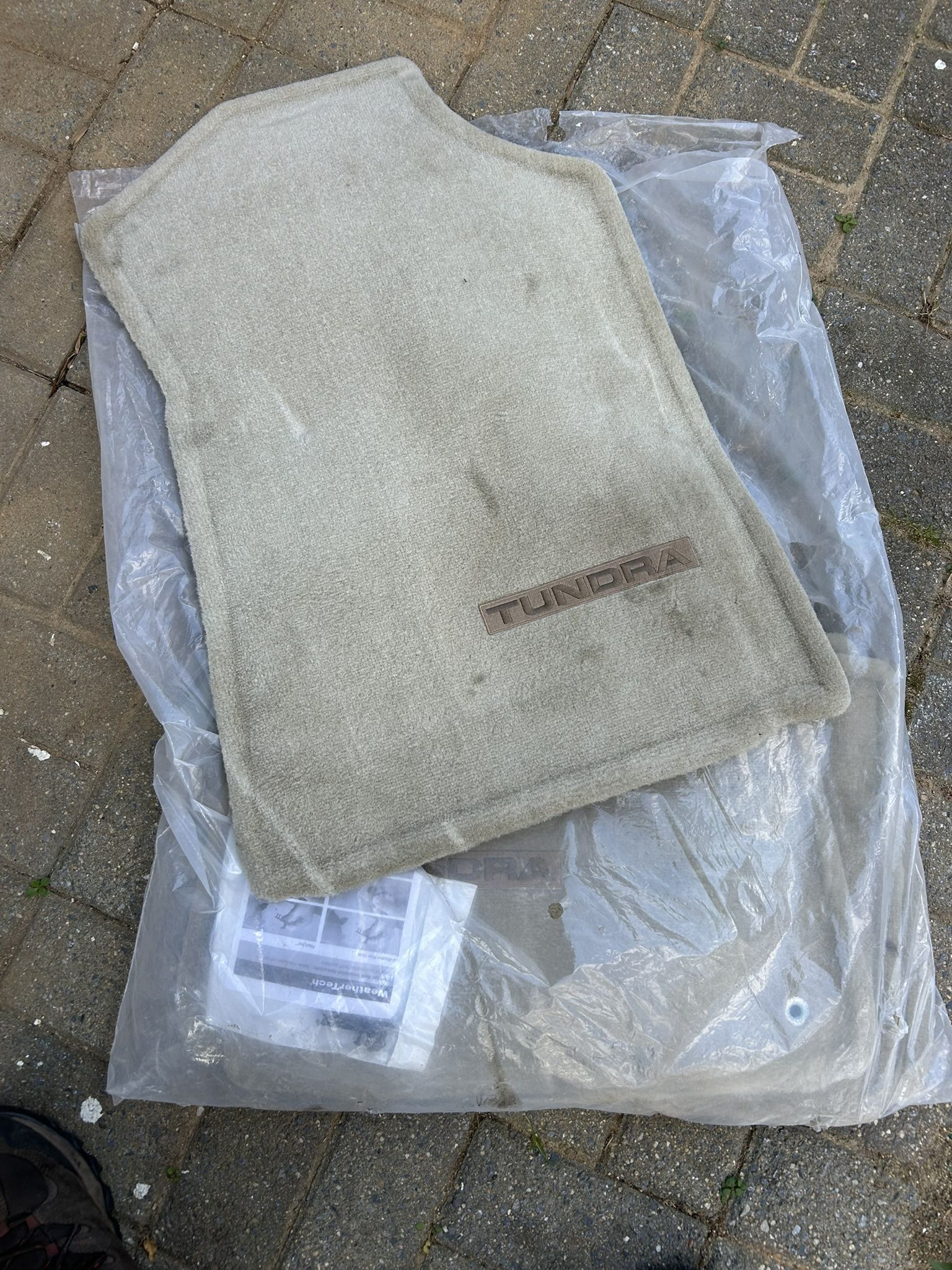 TOYOTA TUNDRA FLOOR MAT SET FRONT AND BACK 