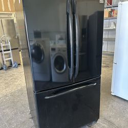 Gloss, black French door with ice maker can deliver