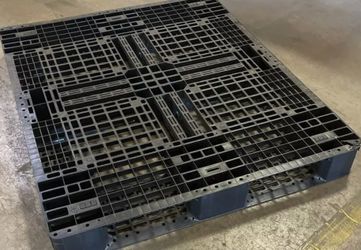 Plastic Pallets 48x40 & 43x435