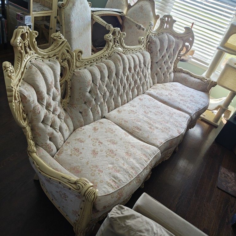Free Set Of Vintage Couch And Table