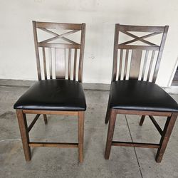 4 beautiful dinning room chairs