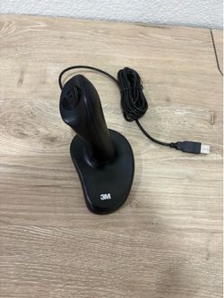 3M EM500GPL Ergonomic Vertical Optical USB Mouse Wired Small Black TESTED
