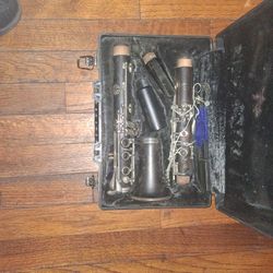 CLARINET IN GOOD CONDITION 