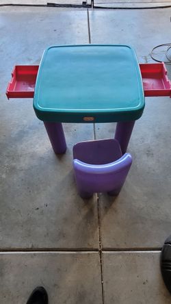 Kids play table and chairs