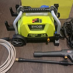 RYOBI

1900 PSI 1.2 GPM Cold Water Wheeled Electric Pressure Washer