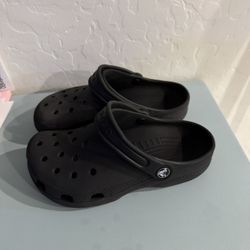 Kids black crocs 