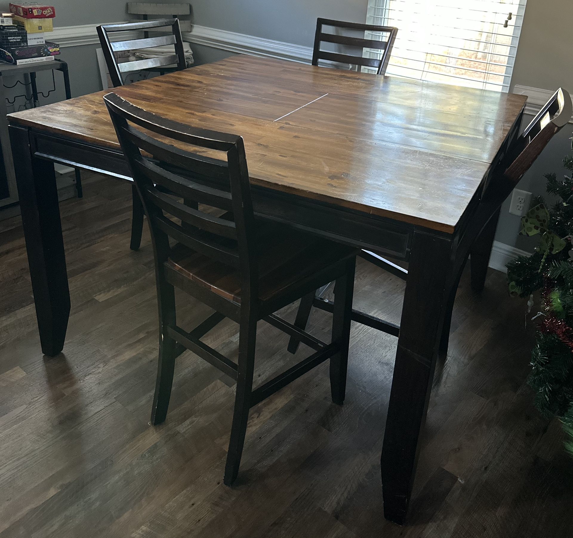Expandable Wooden Table And 5 Chairs