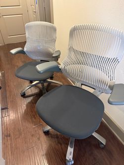 Knoll Generation Office Chairs – Set of 2