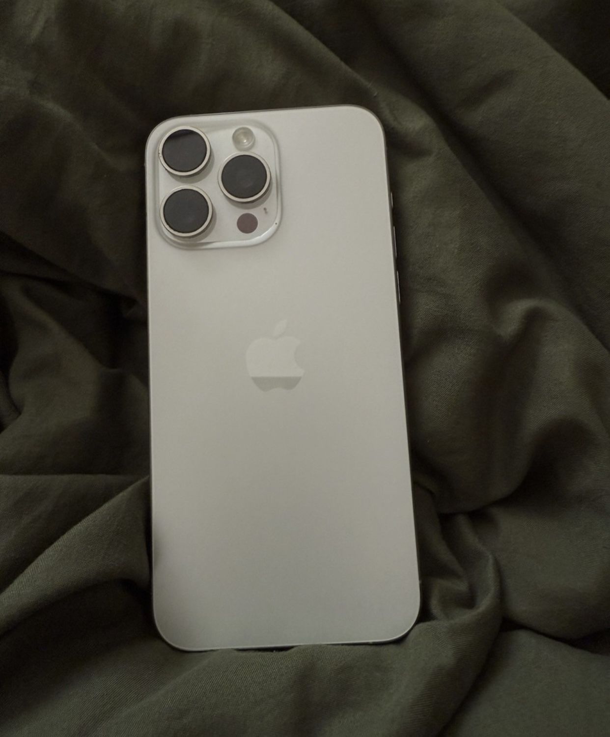 Unlocked Apple iPhone 15 Pro Max 256GB Capacity…