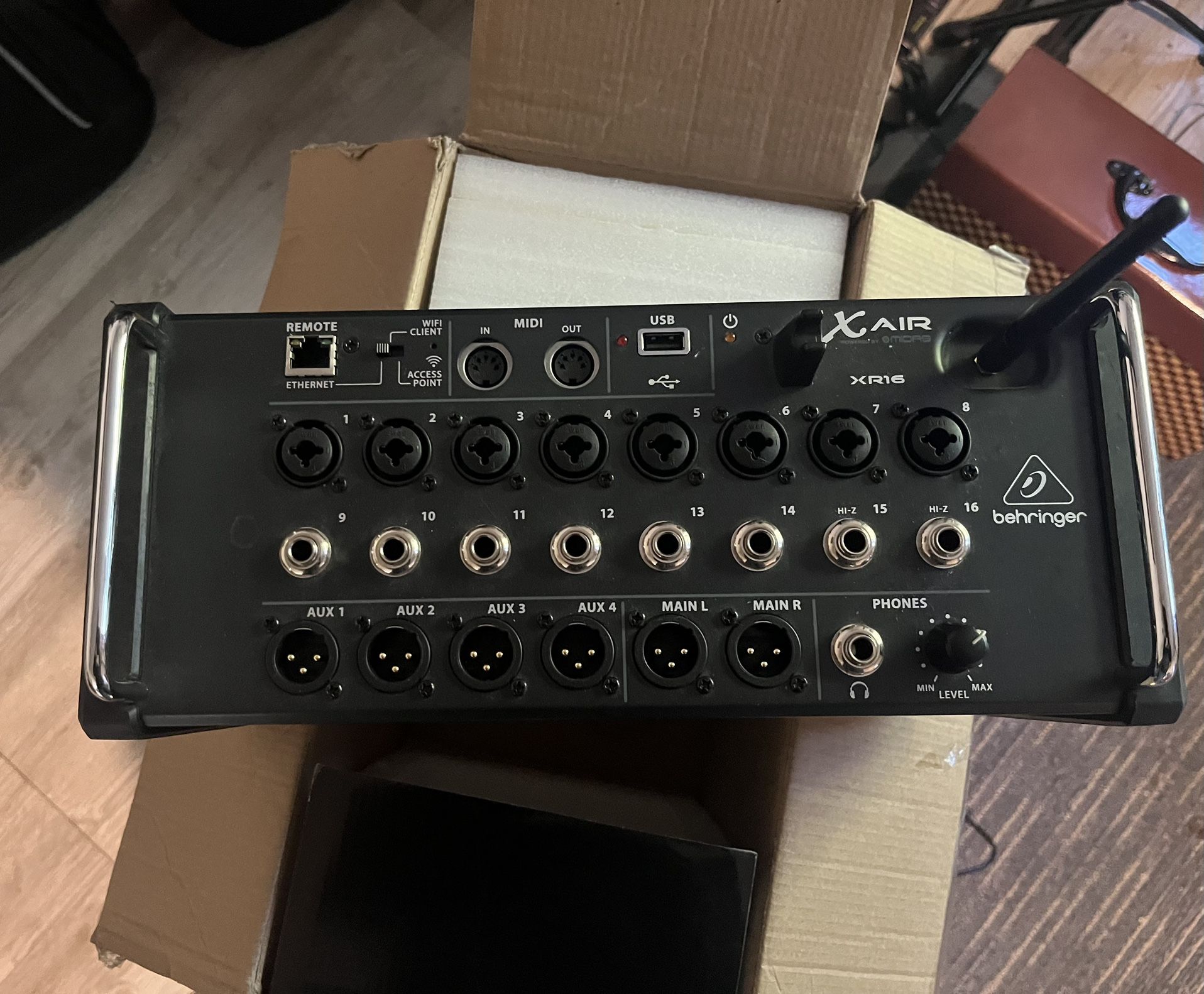 Berhinger X Air 16 Digital Mixer