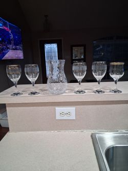 Glass set with a Jar included