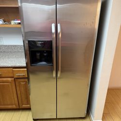 Refrigerator With Ice Maker For Sell 