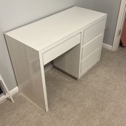 White Desk 
