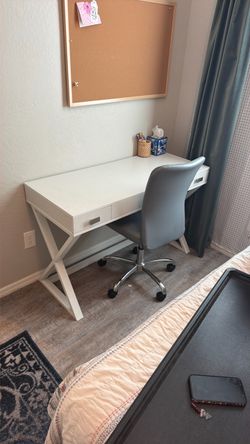 Modern White Work Desk And Chair