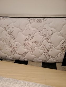 Sealy Twin Mattress W Box Spring And Head & FootBoard