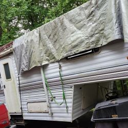 5th Wheel Camper 